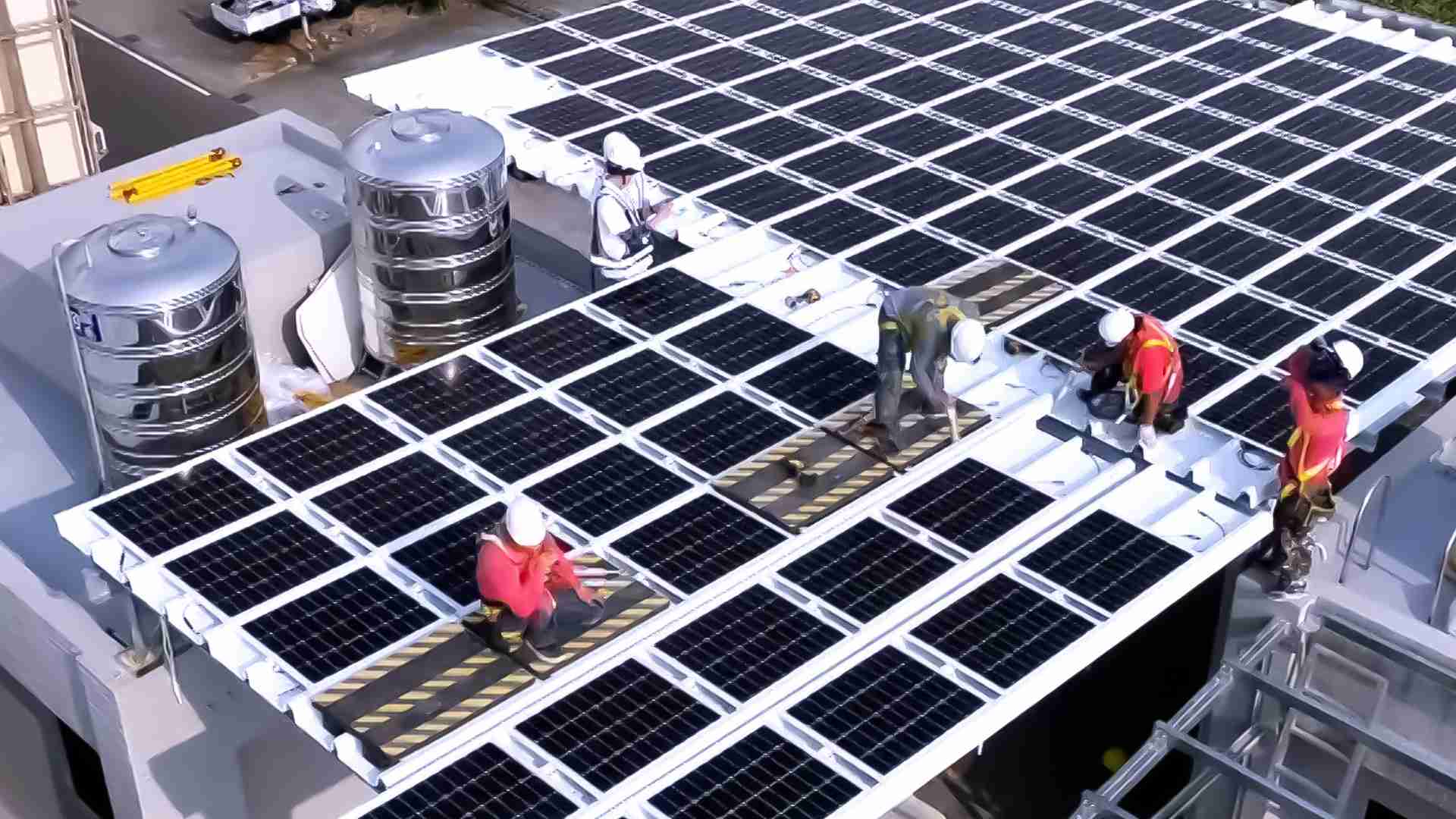 至成国际着力于替代能源之技术研发，，，，如光电浪板的相关制程、、、设备与产品，，，其中所开发之光电整合型浪板，，减少传统金属支架安装，，更提升耐候度，，，可广泛运用于多元场域，，，，并辅助建筑达到净零碳排目标