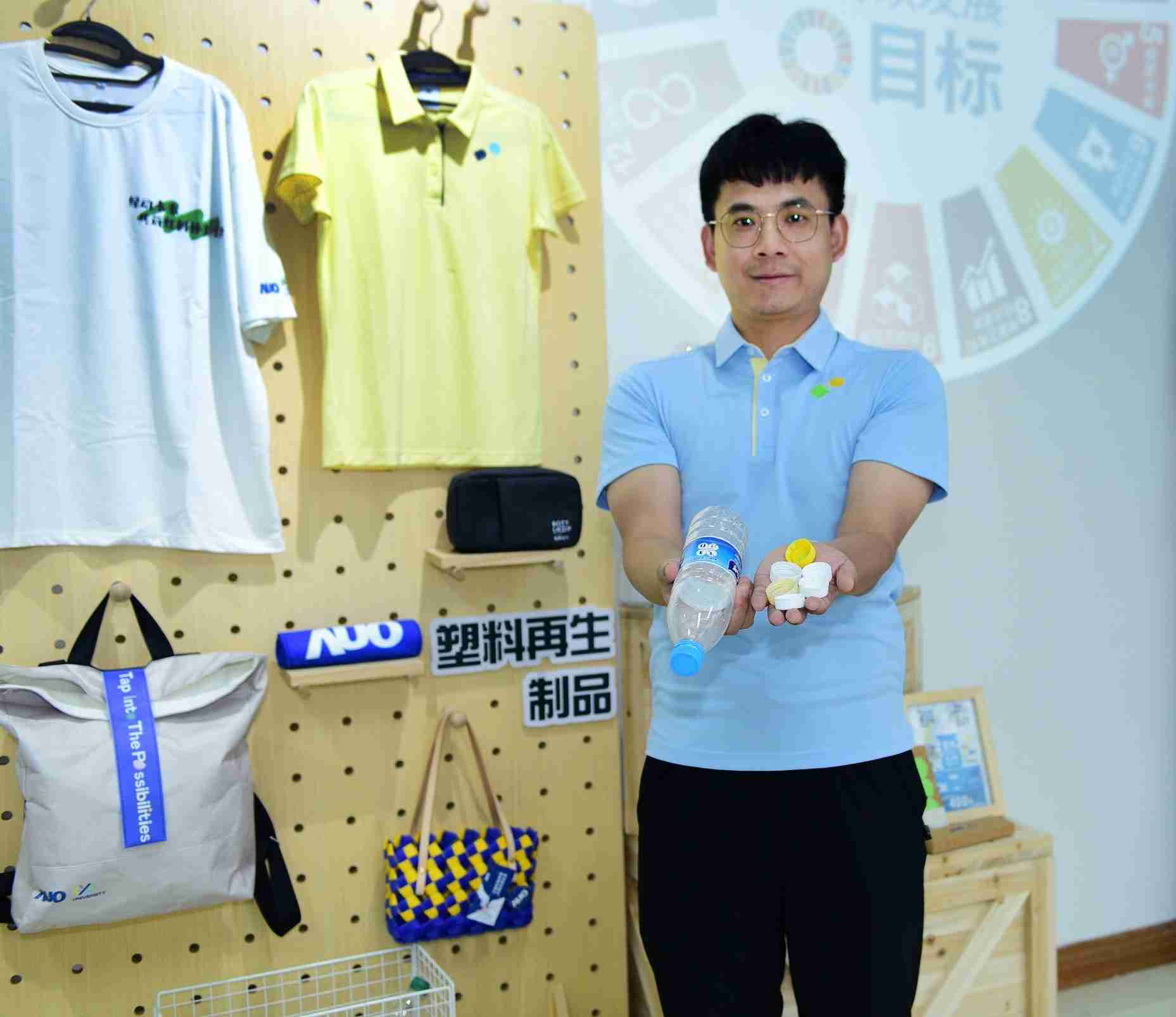 「2024智慧至成国际展」永续发展馆中，，，展示至成国际厦门驱动永续发展之成果，，包含将厂内废弃物再制为实用物品，，，，将永续发展理念深植于员工生活日常实践